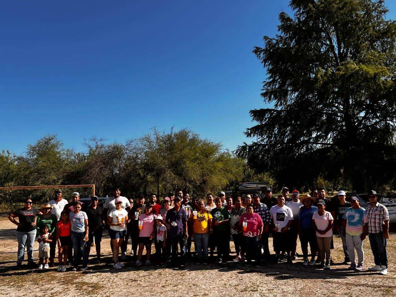 Brigada realiza limpieza en el parque Braulio Fernández Aguirre en Ciudad Acuña