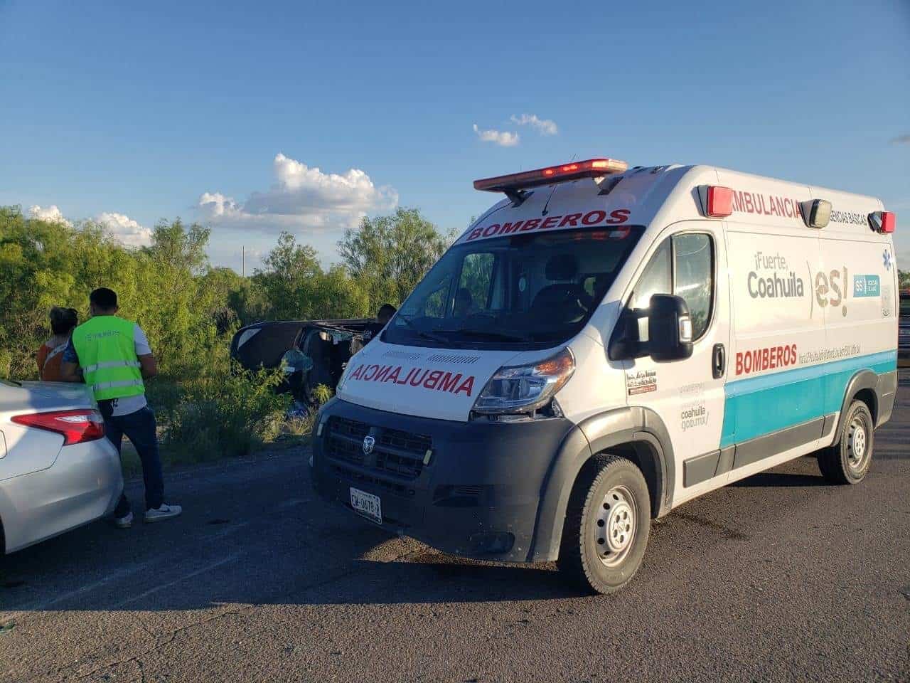 Menor resulta herido tras fuerte volcadura en carretera Zaragoza-Piedras Negras