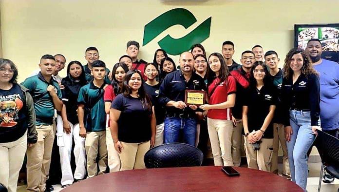 Destacan jóvenes de Conalep en competencia de Bandas de Guerra