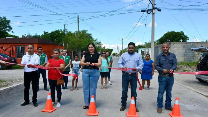 Alcaldesa Pily Valenzuela entrega pavimentación de dos cuadras en Nava