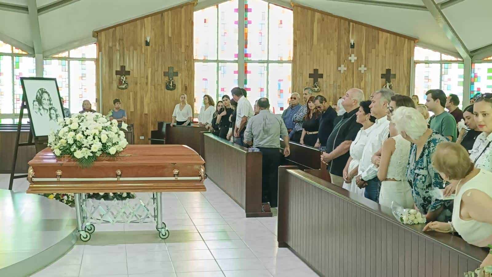 Dan último adiós a Lilia de la Fuente Ruiz, quien hasta su último día se dedicó a trabajar.