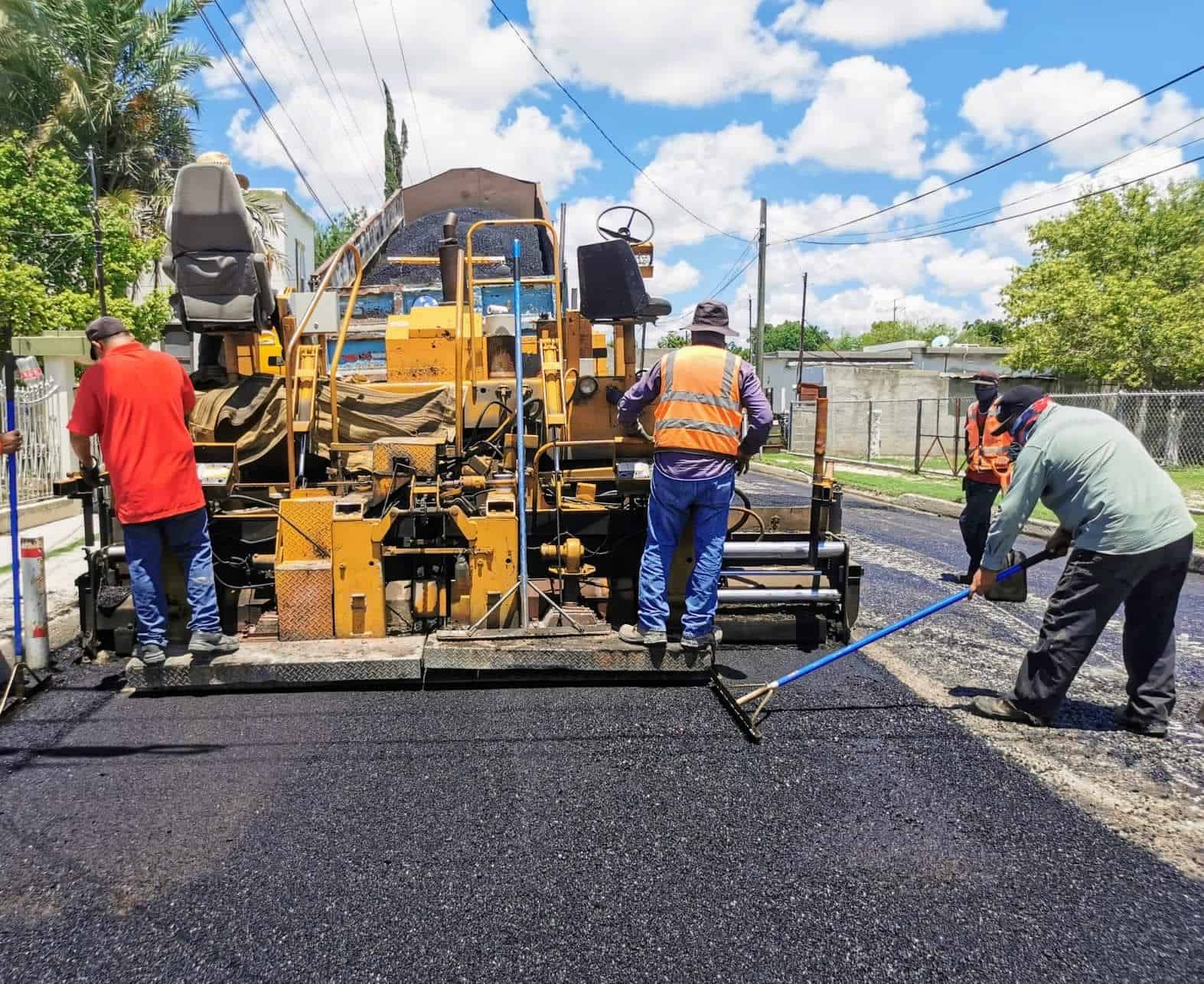 Supervisa Pepe Díaz recarpeteo de calles en Allende