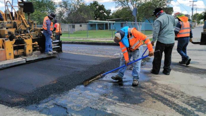 Supervisa Pepe Díaz recarpeteo de calles en Allende