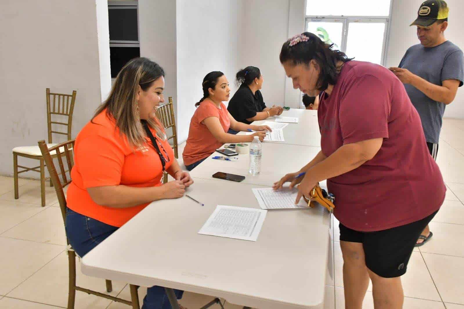 Entregan apoyo alimentario a madres solteras de Nava