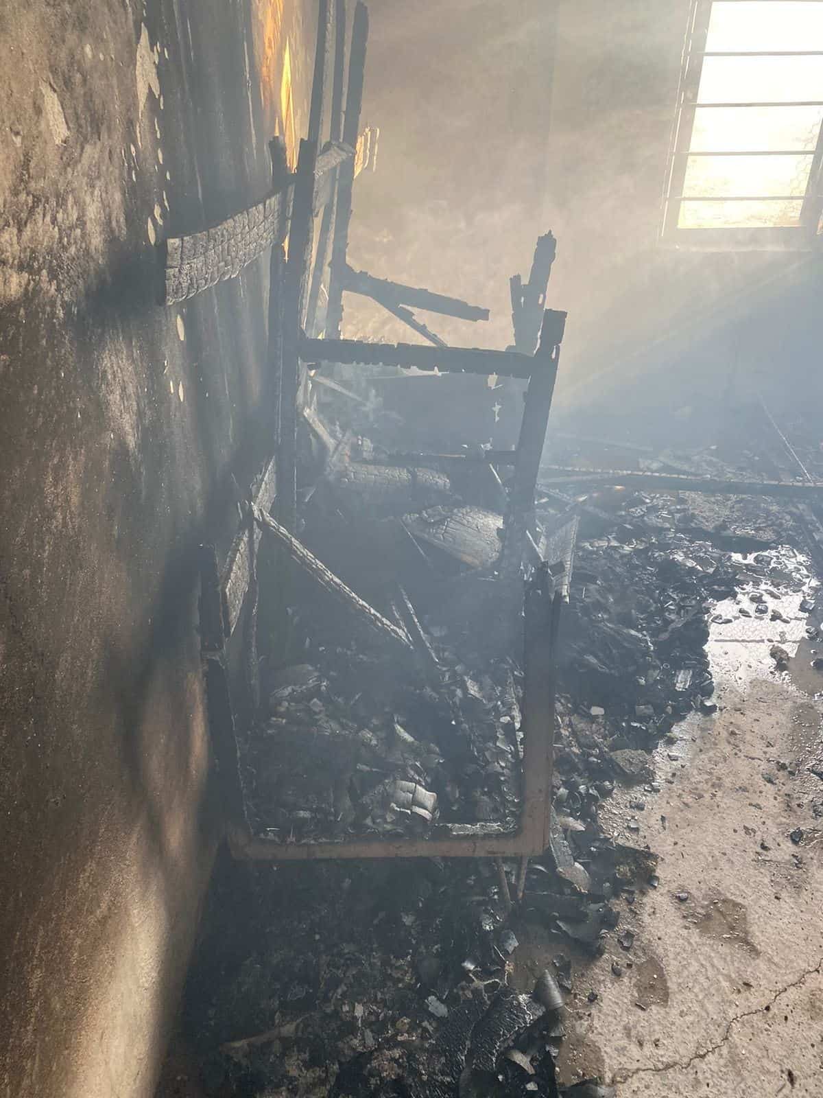 Se quema casa en Las Moritas