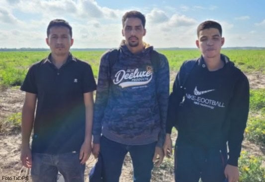 Los tres individuos son considerados de interés para el FBI, motivo por el cual fueron entregados a la Patrulla Fronteriza para ser interrogados.