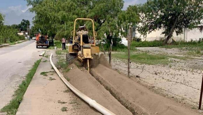 Mejoran suministro de agua potable en Allende con nueva tubería