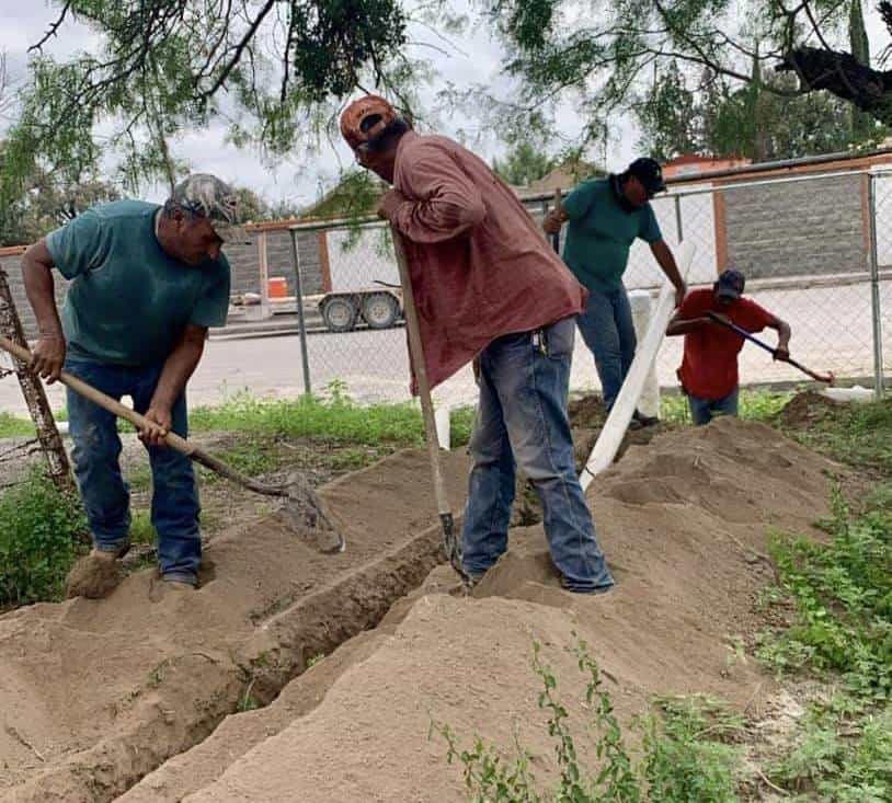 Mejoran suministro de agua potable en Allende con nueva tubería