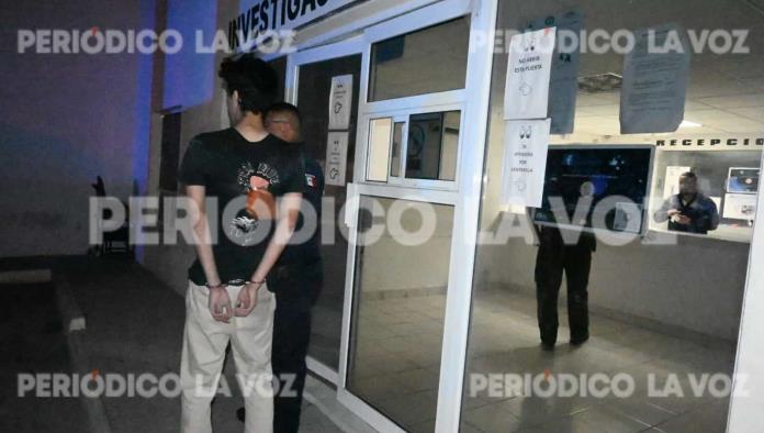 Causa destrozos menor en banco