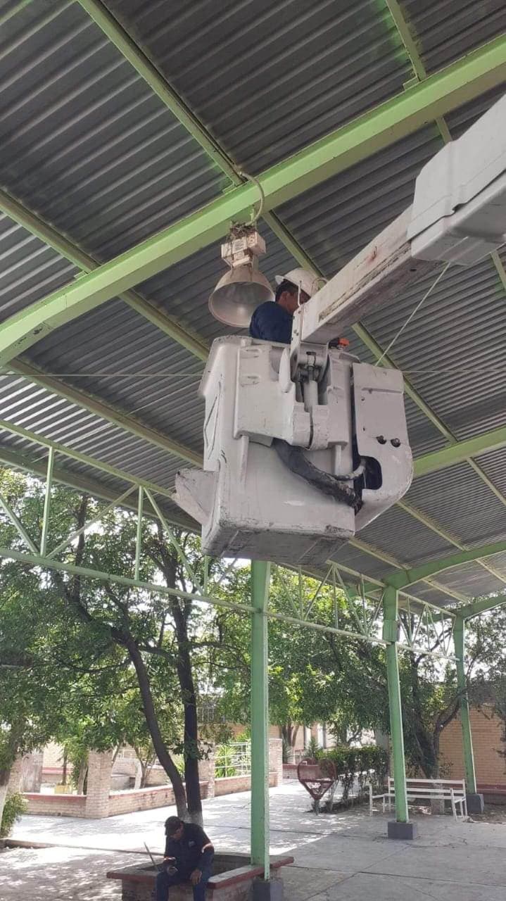 Rehabilitan alumbrado en Secundaria