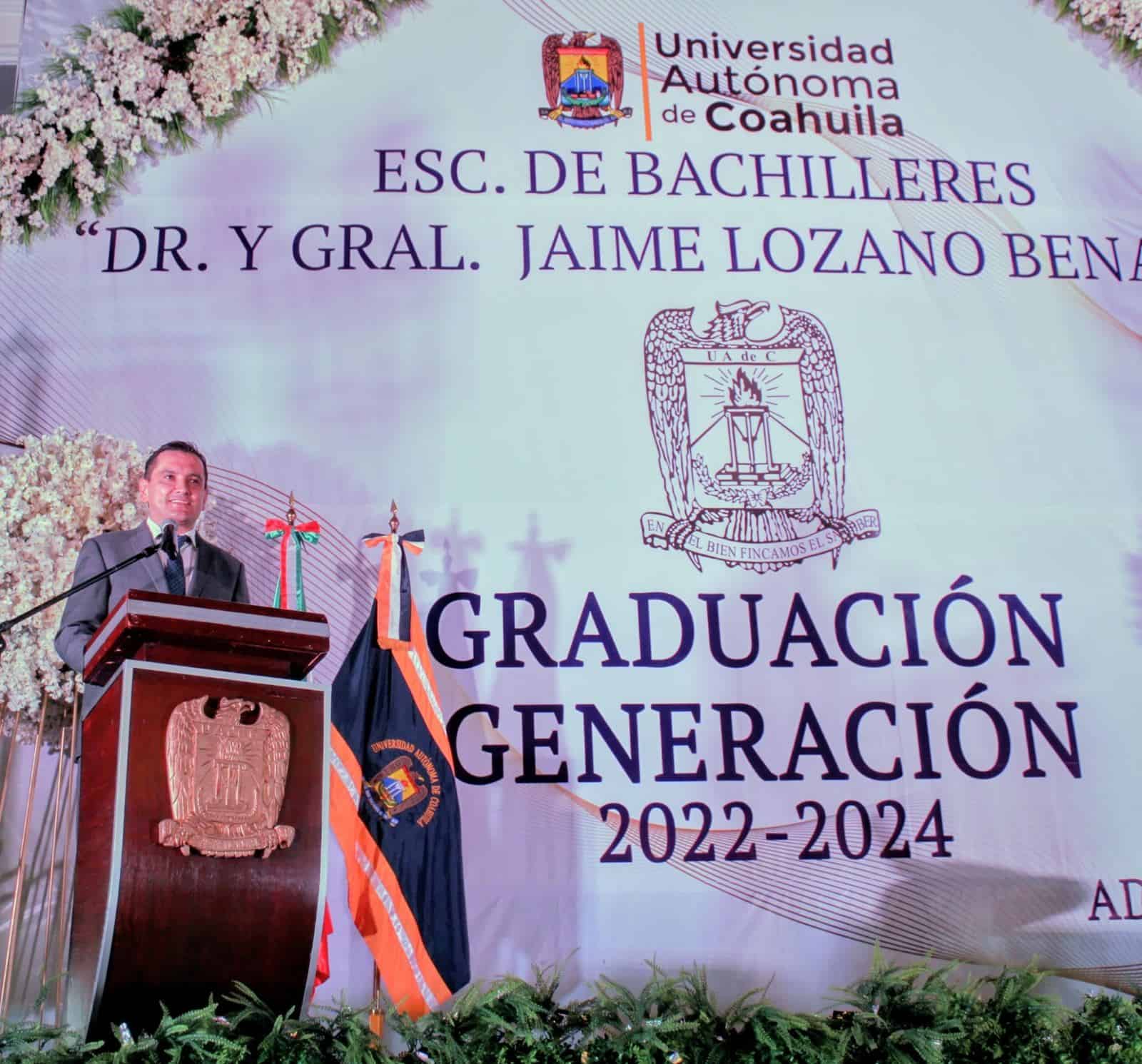 Alcalde Pepe Díaz apadrina a graduados del Bachillerato Jaime Lozano Benavides