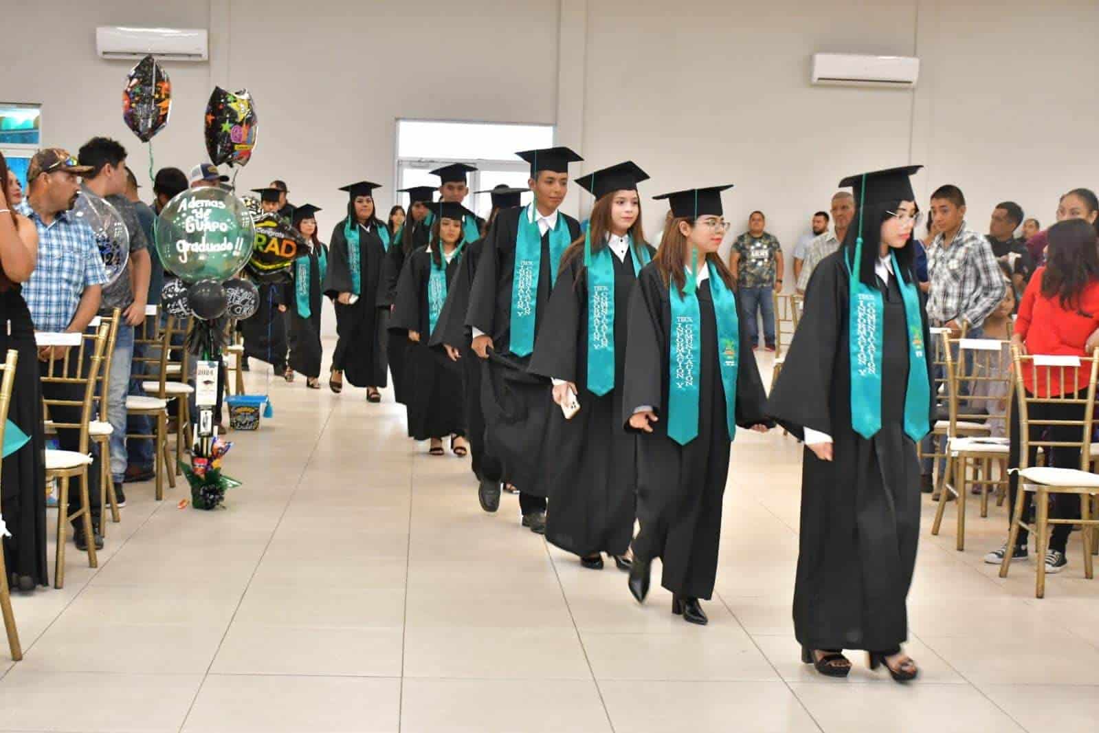 Pily Valenzuela amadrina a la Clase 2024 del CECyTE-EMSaD en Nava