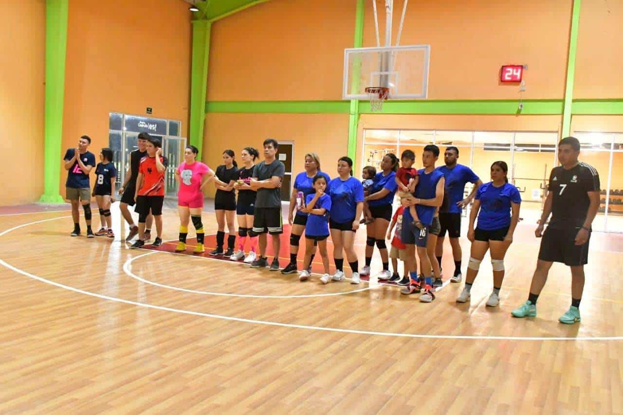 La Colonia Bravo se corona en la final de la Liga de Vóleibol Mixto del municipio de Nava