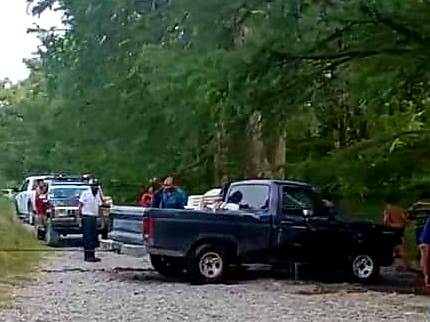 Cae camioneta en el Río en Puente Quebrado en Santa María