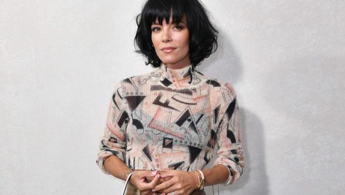 Lily Allen abre pagina azul  para vender fotos de sus pies