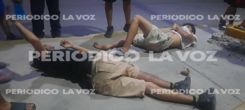 Serán sometidos a cirugía, jóvenes que sufrieron accidente en motocicleta.