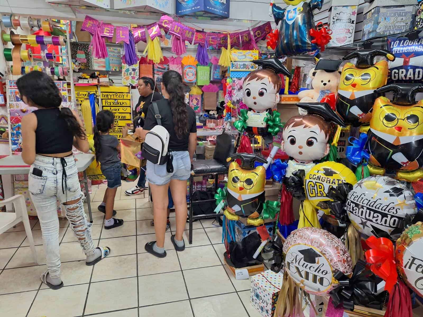 Variedad en globos para graduados.