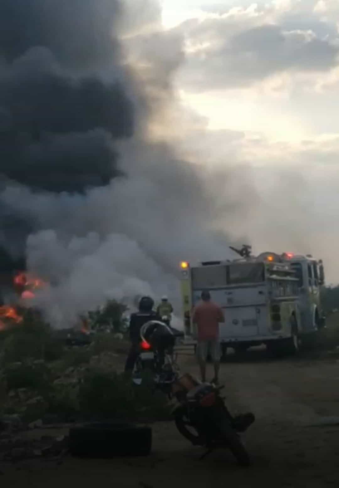 Fuerte Incendio en El Sector Sanitario en Sabinas