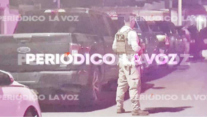 Lo golpean a batazos y destrozan su auto
