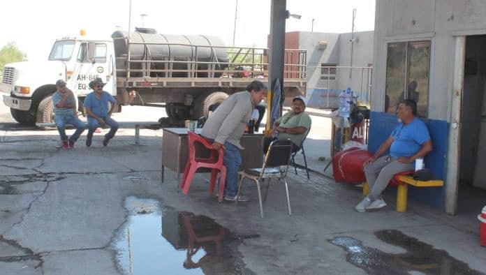 Los trabajadores de AHMSA siguen aferrados a que es mayor el adeudo que la empresa tiene con ellos.