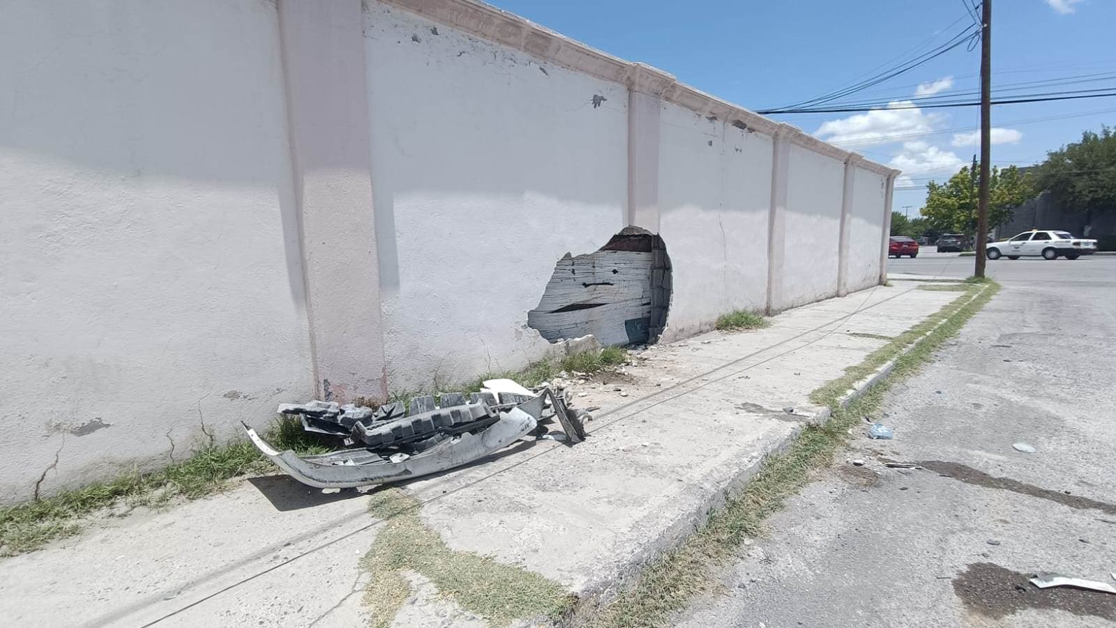 El responsable aún no se ha hecho cargo de los daños de la barda de la FIME.