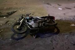Graves tres jovencitos tras chocar en moto