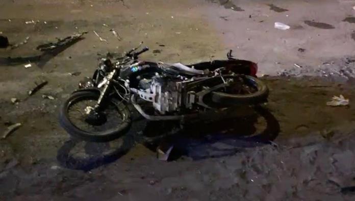 Graves tres jovencitos tras chocar en moto