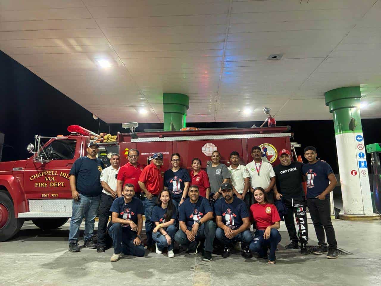 Bomberos de Tabasco hicieron “parada oficial” en Bomberos Monclova una vez que llevan la motobomba repuesta que les repuso la Fundación 911 hacia su ciudad de origen.