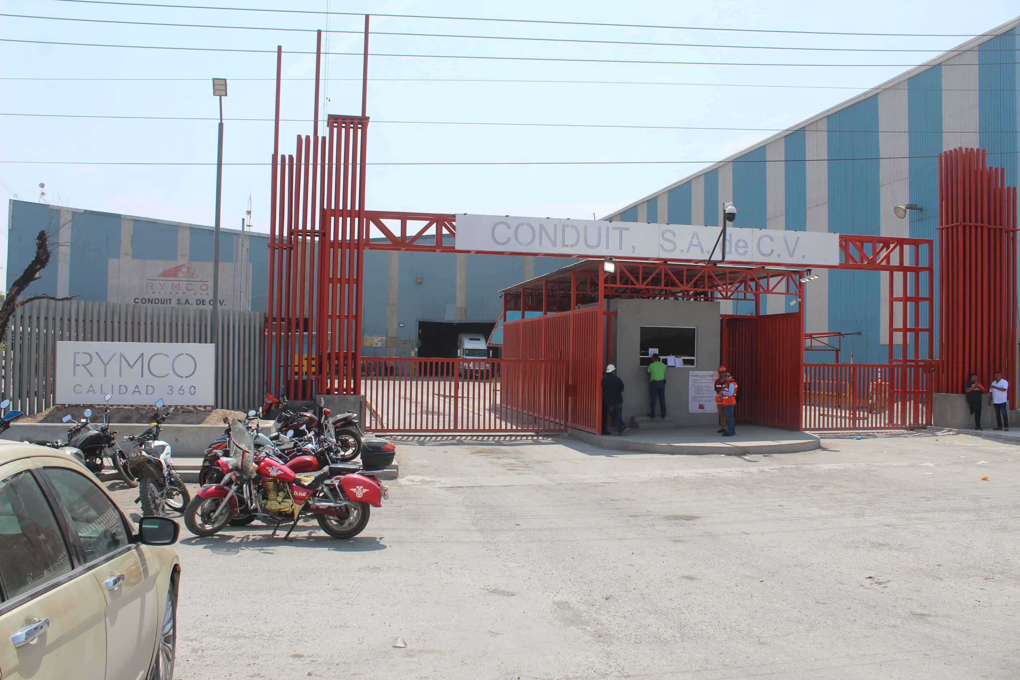 La mayoría de las empresas cuentan con servicio de transporte.