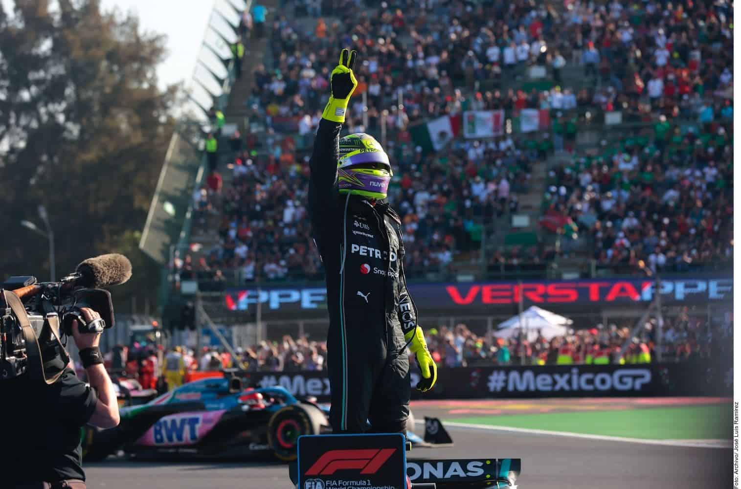 Rompe Lewis Hamilton con maldición 