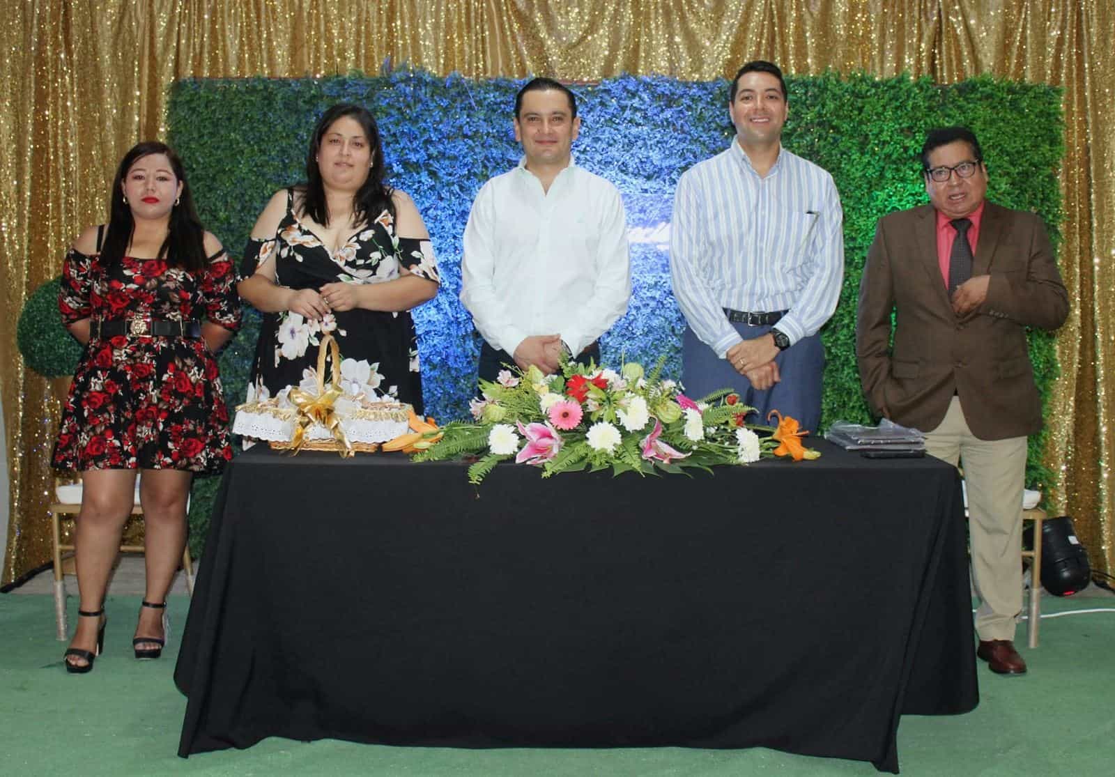 Alcalde Pepe Díaz Gutiérrez apadrina graduación en escuela Ford 162