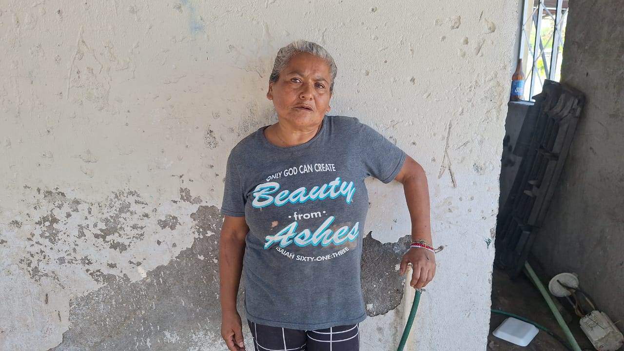 Flor Estela Martínez Hernández; hermana de “Junior”.