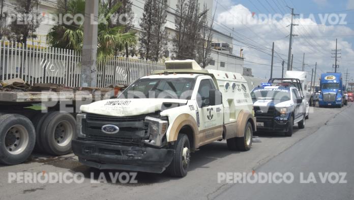 Le da besito a Ranger con camión de valores