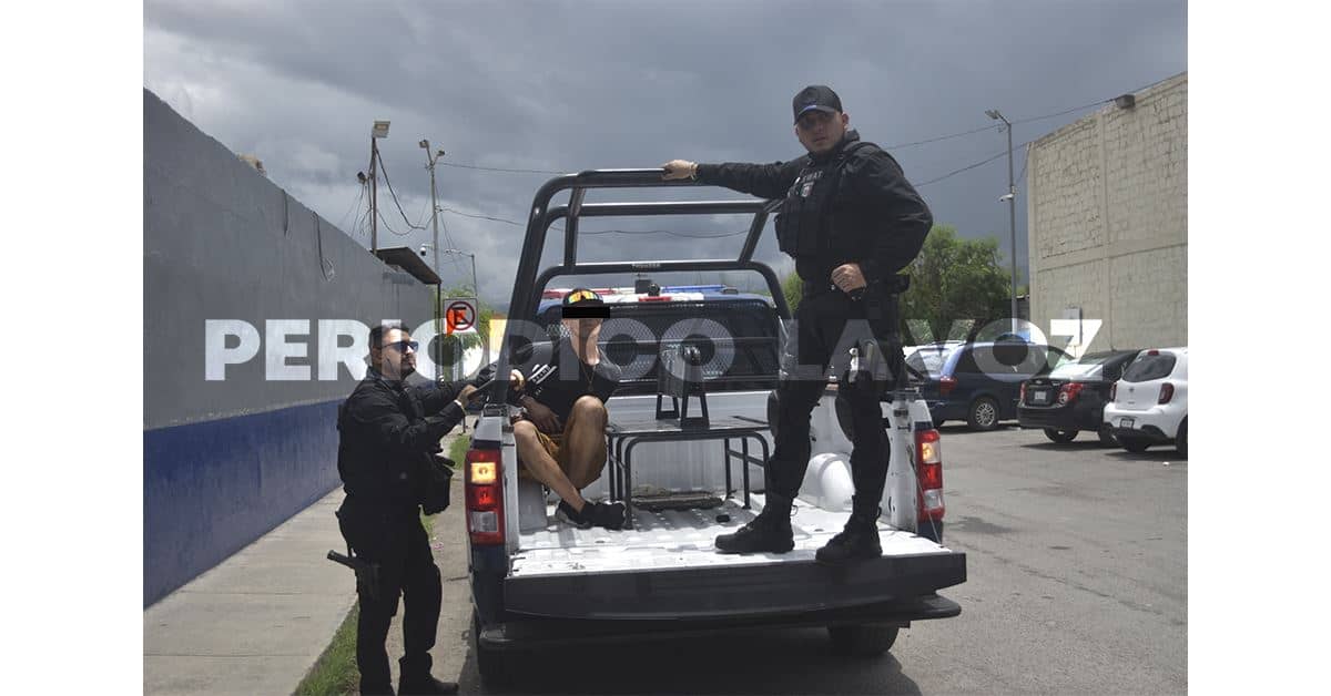Intenta asaltante apuñalar a Policía
