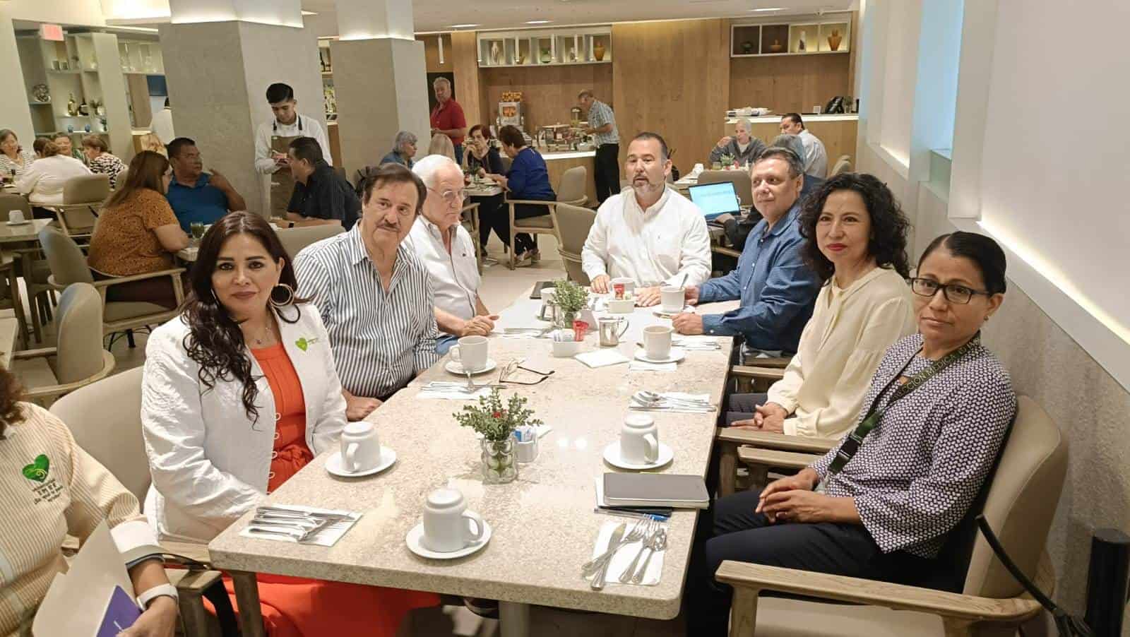 Los empresarios se reunieron con la subdirectora de la Clínica 7 del IMSS.