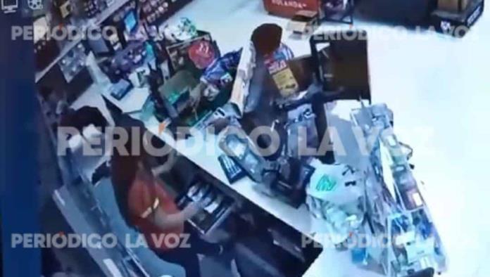 Se lleva dinero de tienda de conveniencia