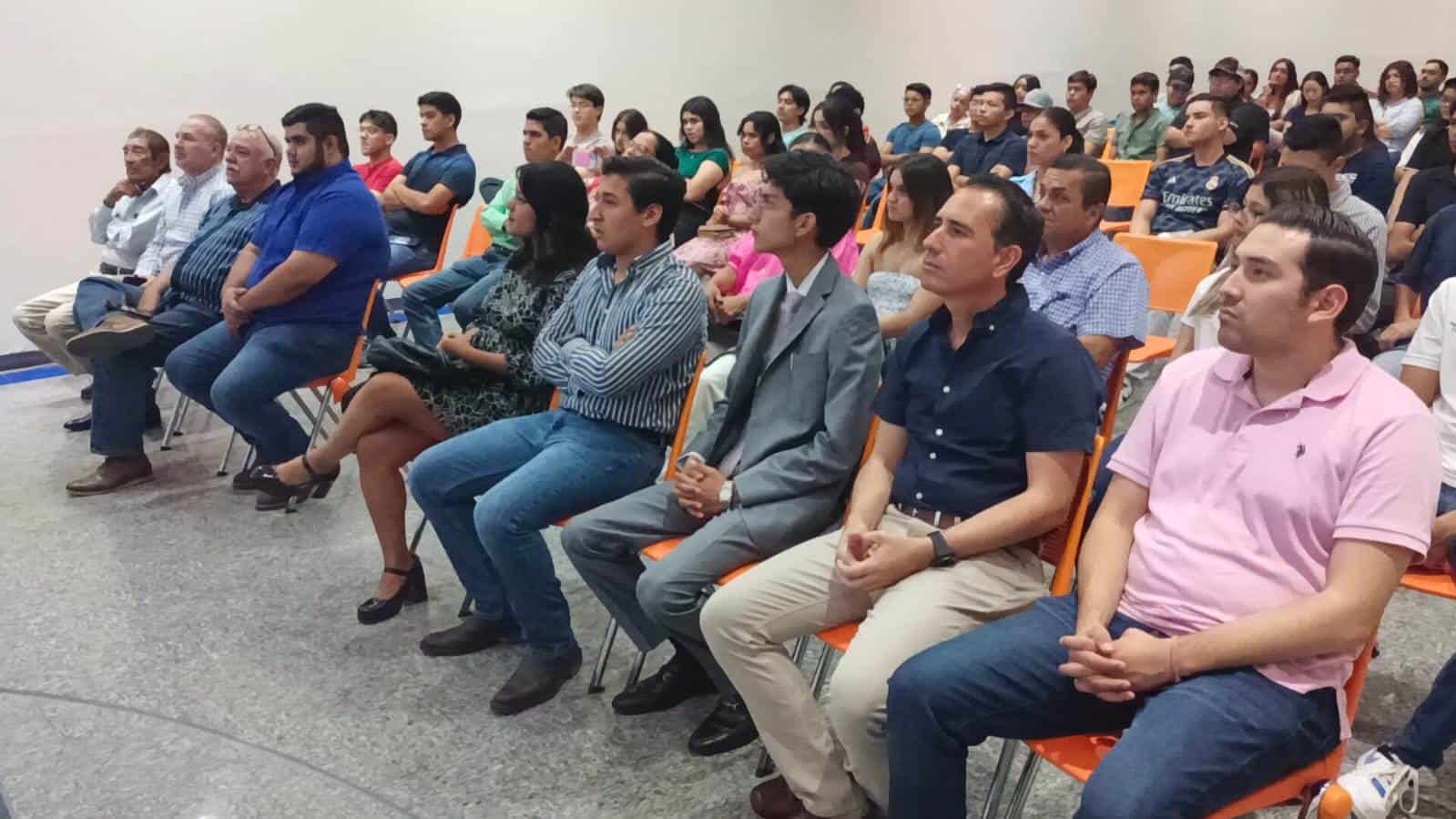 Destacan la importancia de que los jóvenes aprendan a tomar decisiones.