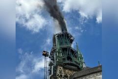Controlan incendio en la catedral de Ruan en Francia