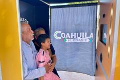 Celebran bicentenario de Coahuila y Texas con cabina fotográfica y cápsula del tiempo