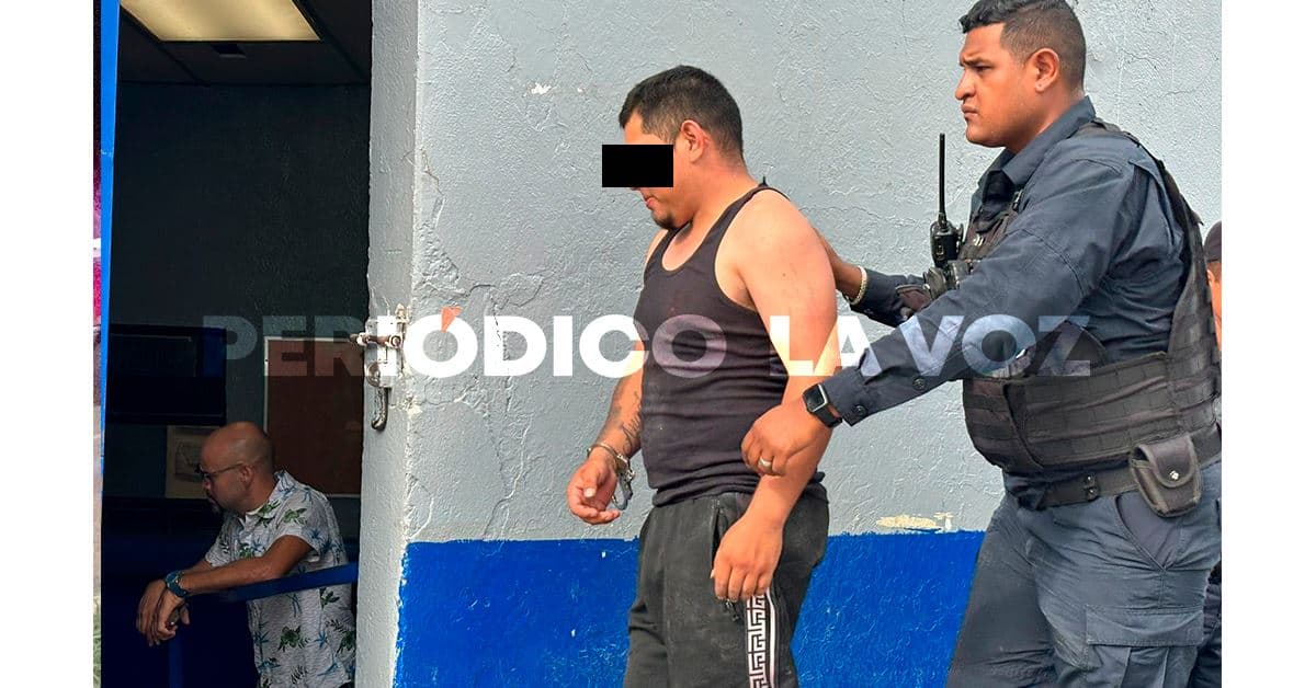 Se defiende esposa a botellazos