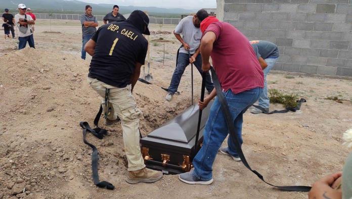 Primer sepulcro en el nuevo panteón