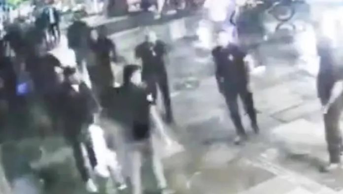Cadeneros golpean a joven porque no dejo propina en bar de Puebla