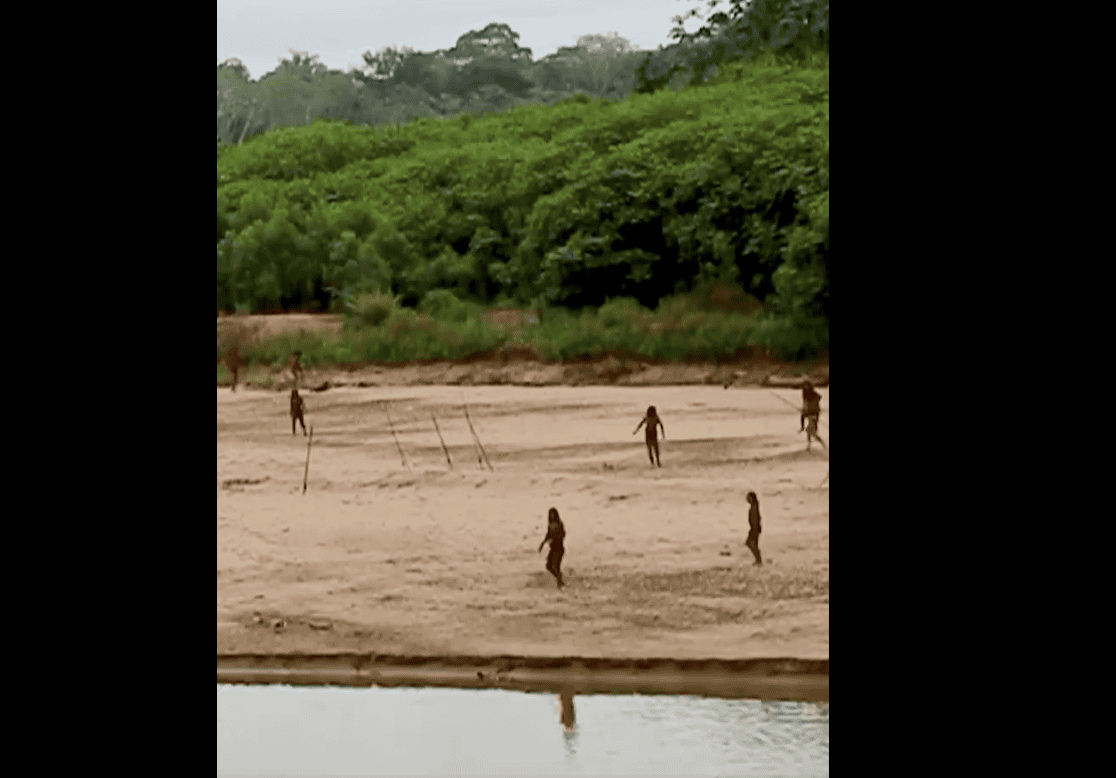Captan a tribu del Amazonas salir a zona deforestada