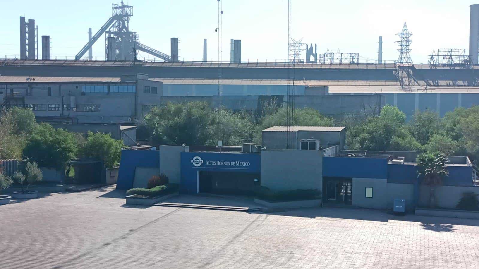 Trabajadores de Altos Hornos de México piden que se de una prorroga de tres meses a la empresa.
