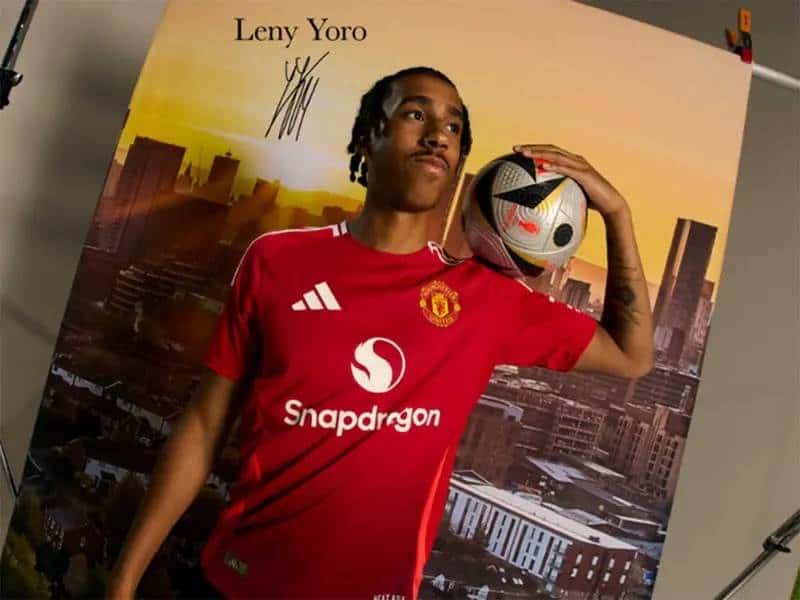 Leny Yoro llegó al Manchester United antes que al Real Madrid.