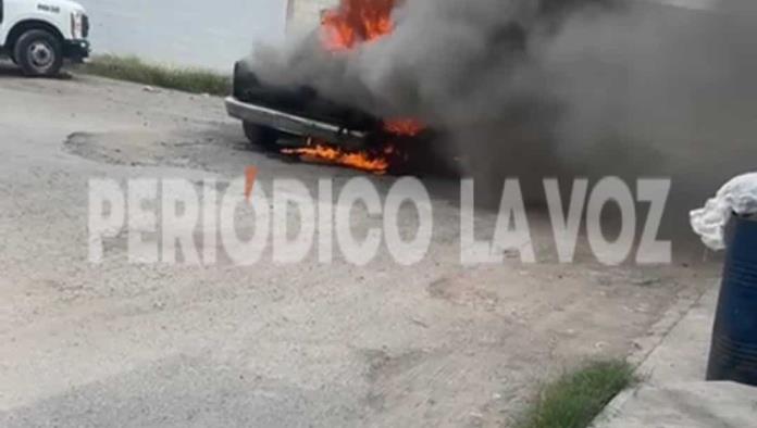 Se quema camioneta en el Fracc. Salinas de Gortari