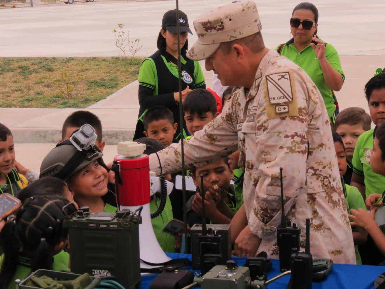 Todo Listo: Evento en Ciudad Acuña acerca a niños al ejército
