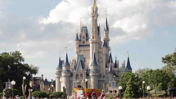 Disneyland en huelga; Sindicatos protestan