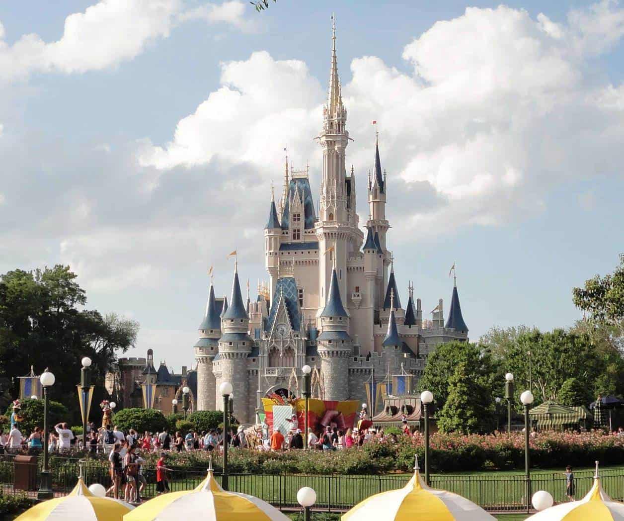Disneyland en huelga; Sindicatos protestan