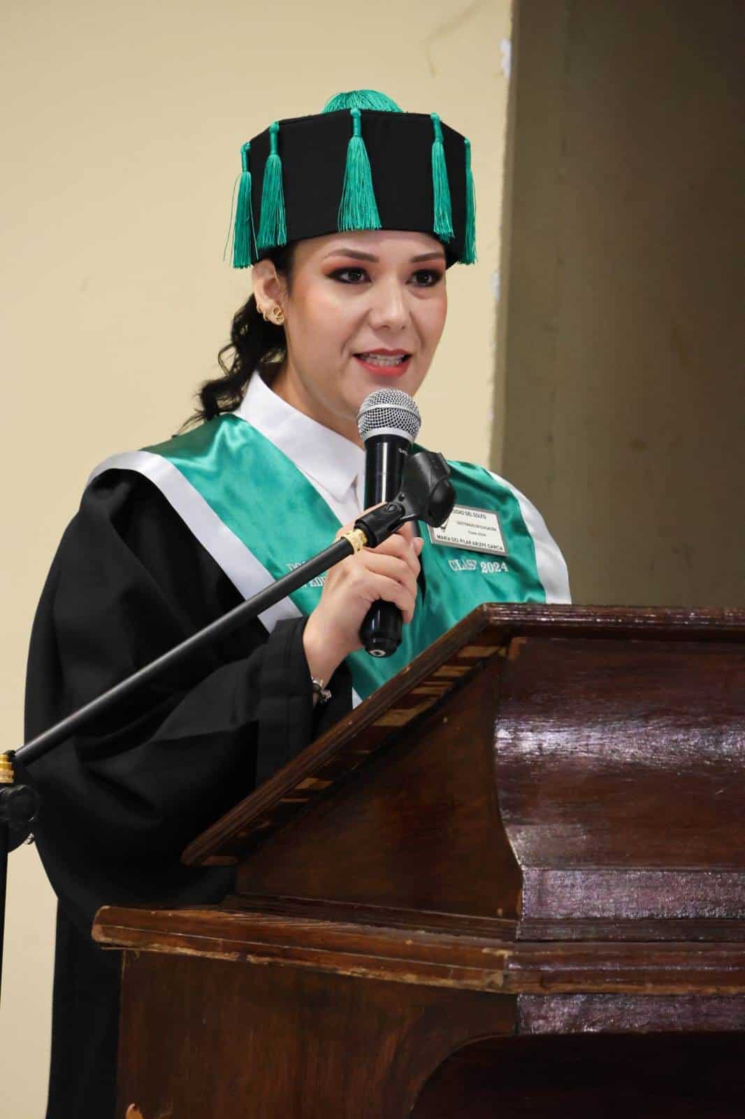 Asiste presidenta Municipal Diana Haro a graduación de doctores en Educación 